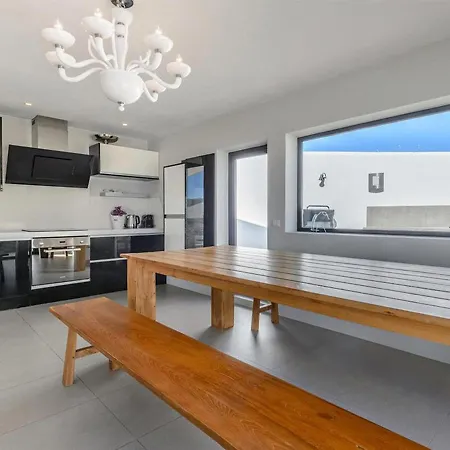 Modern With Sea Views Casa de Férias *